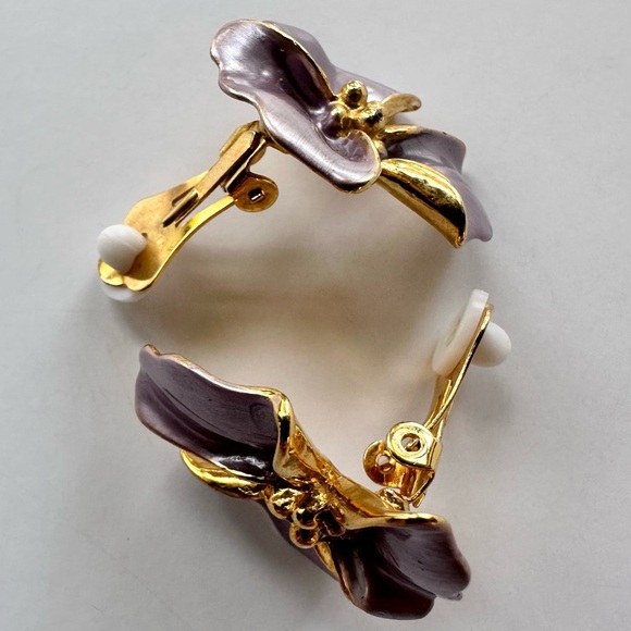 Vintage Chanel 1950s Rare Gilt Hydrangea Flower Clip Earrings by Lina Baretti - Picture 7 of 13